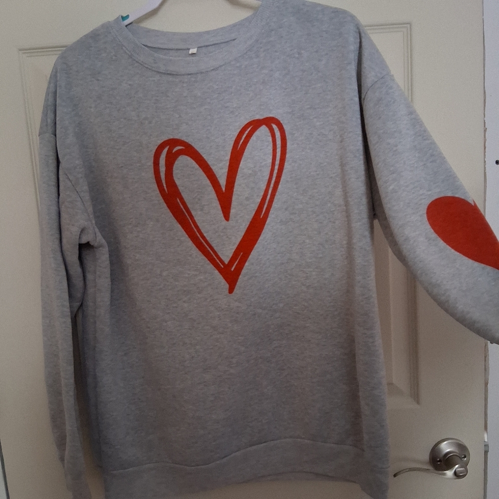 Gray Sweatshirt with Red Heart Design XL No Brand